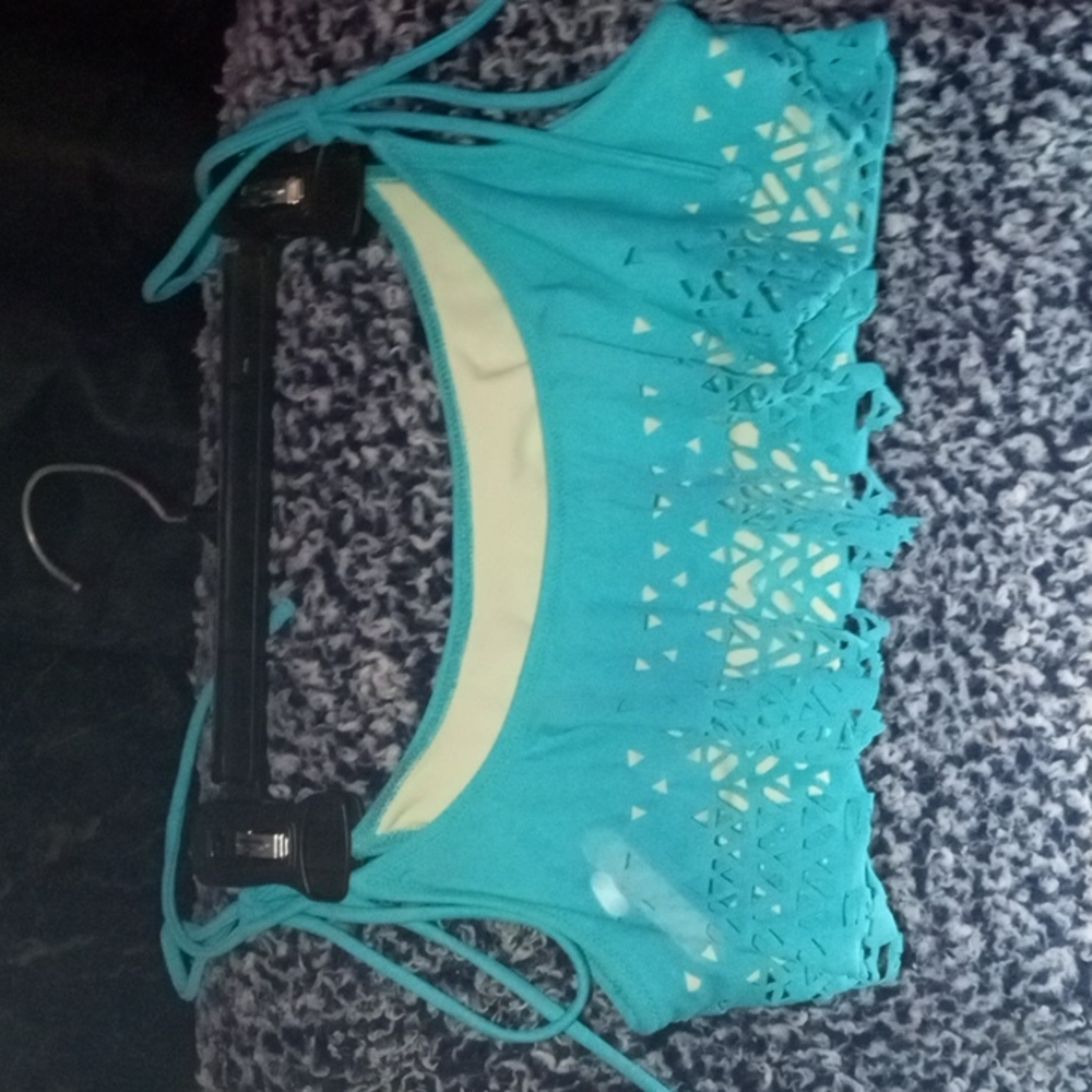 👙 2/$15 bikini crop top